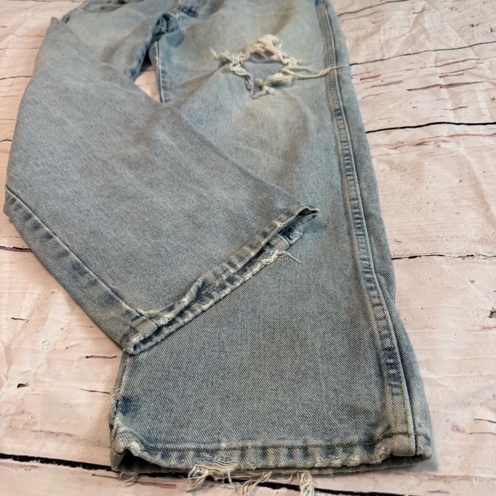 Wrangler Men’s Light Wash Distressed Jeans – Size‎ 38x30 – Vintage Fit